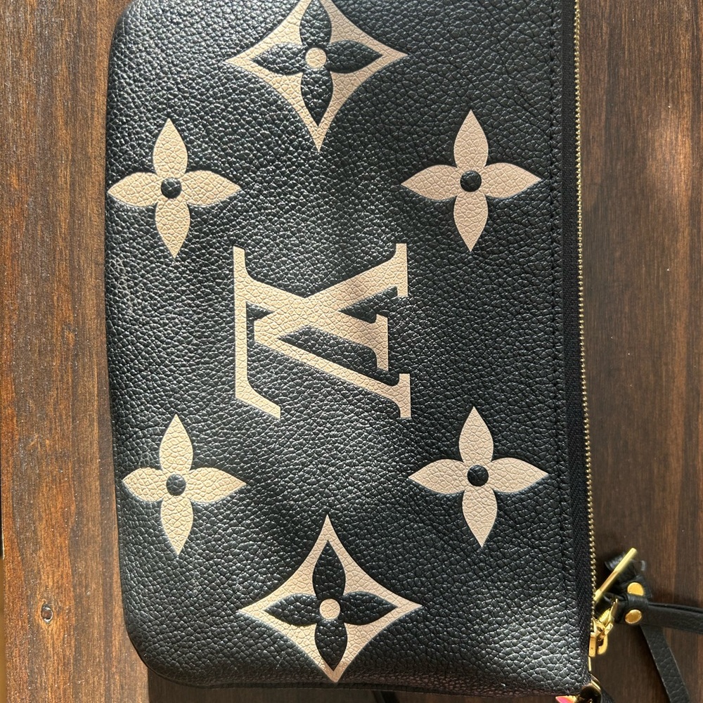 Louis Vuitton Black and Cream Cross Body/Clutch
